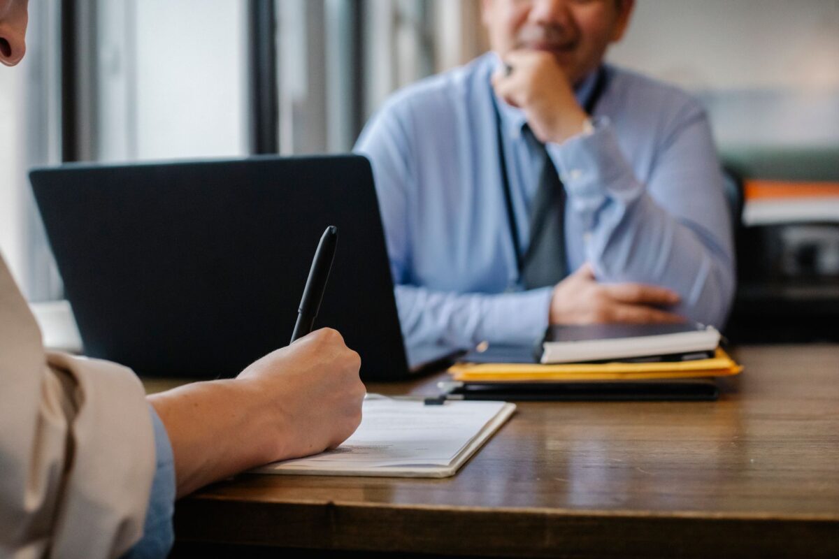 Emplois vacants, offres non pourvues, tensions : ce que la note Unédic d'octobre change pour les recruteurs